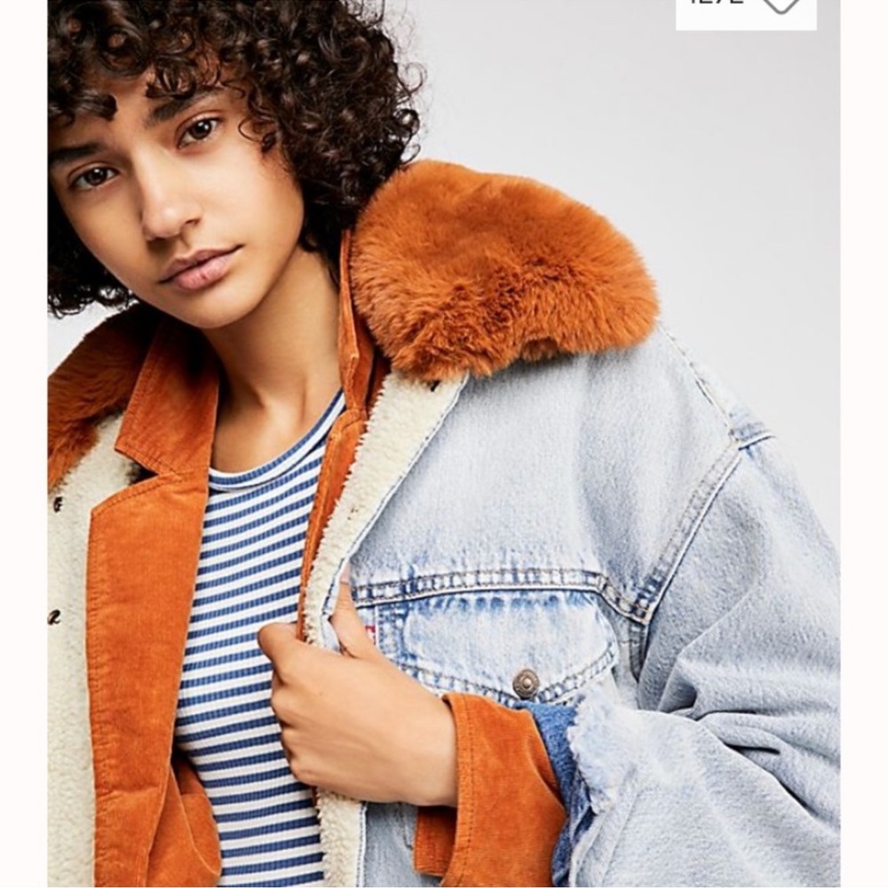 Levi’s Oversized Denim Jacket with Sherpa Lining and Faux Fur Collar - Picture 3 of 4